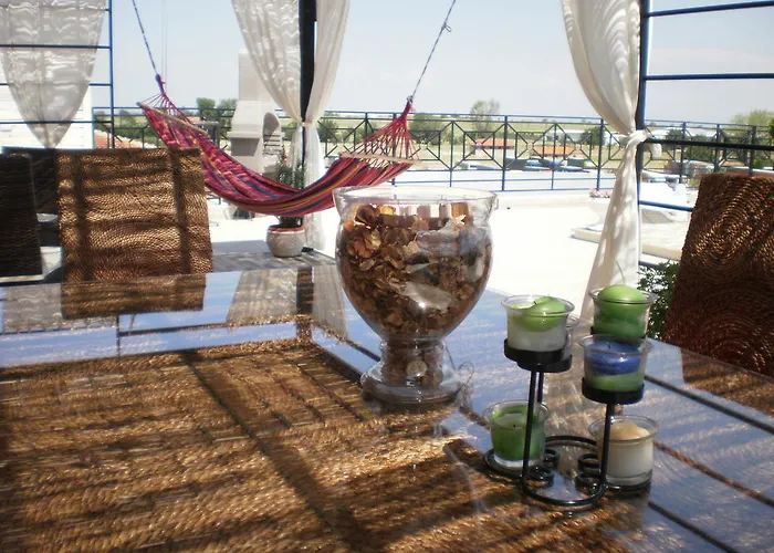 Хотел александър