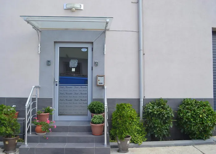 Хотел александър 2*