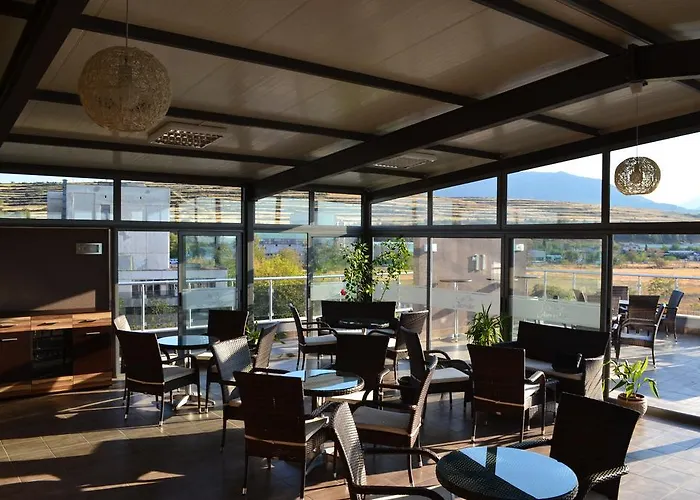 Хотел александър 2*