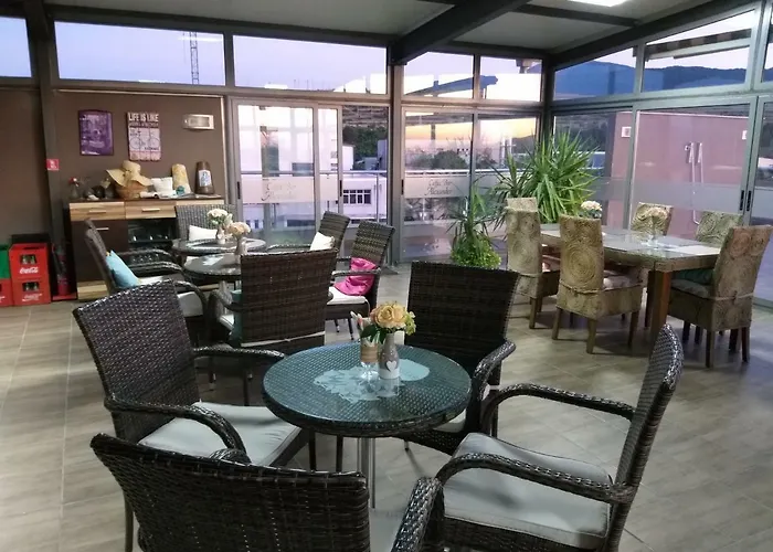 Хотел александър